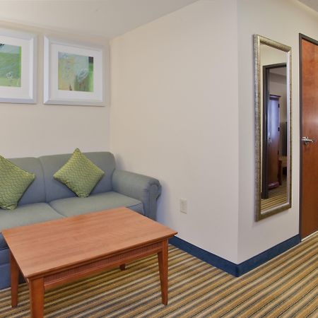 Holiday Inn Express Hotel & Suites Fredericksburg By Ihg Εξωτερικό φωτογραφία