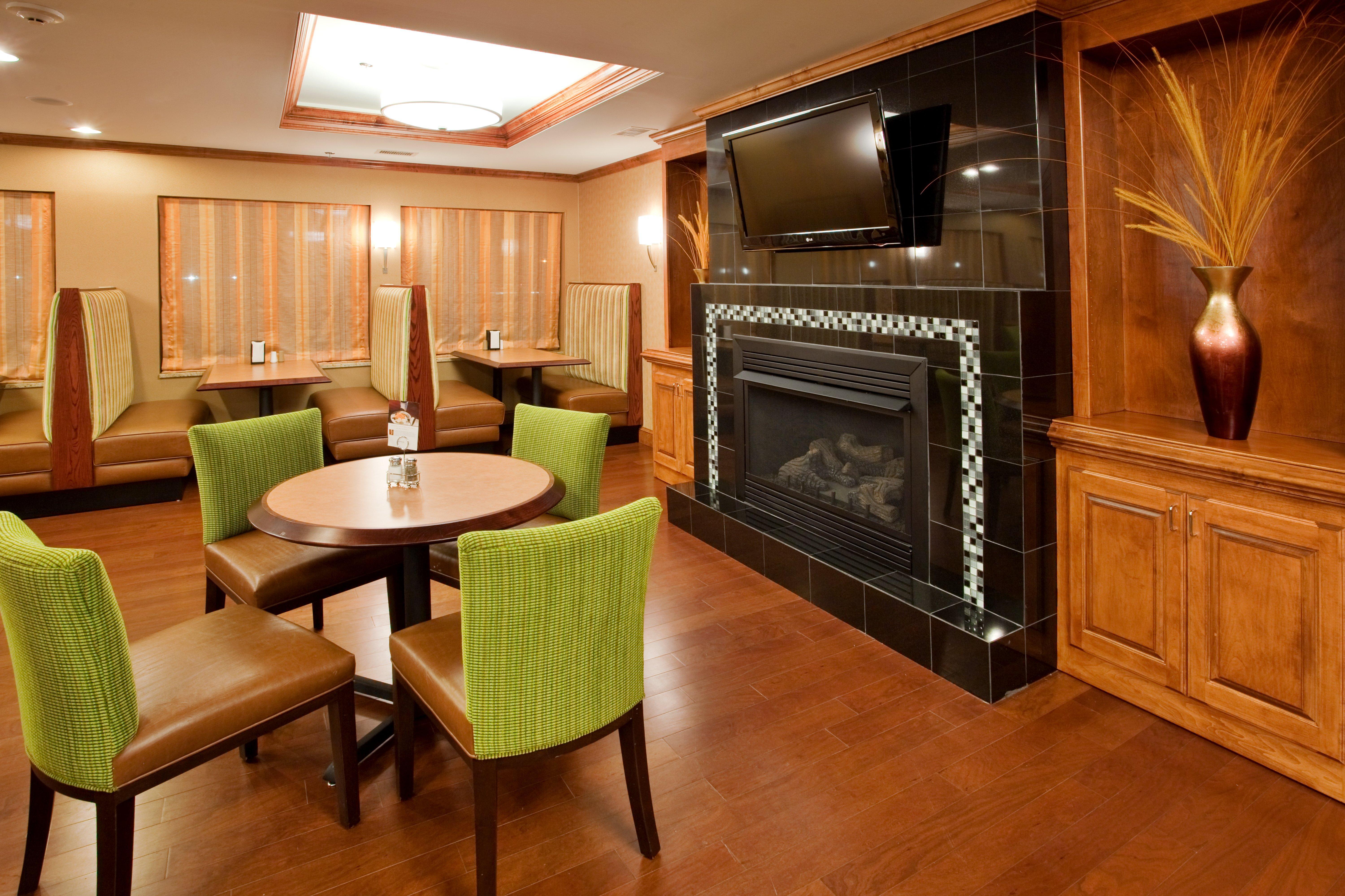 Holiday Inn Express Hotel & Suites Fredericksburg By Ihg Εξωτερικό φωτογραφία