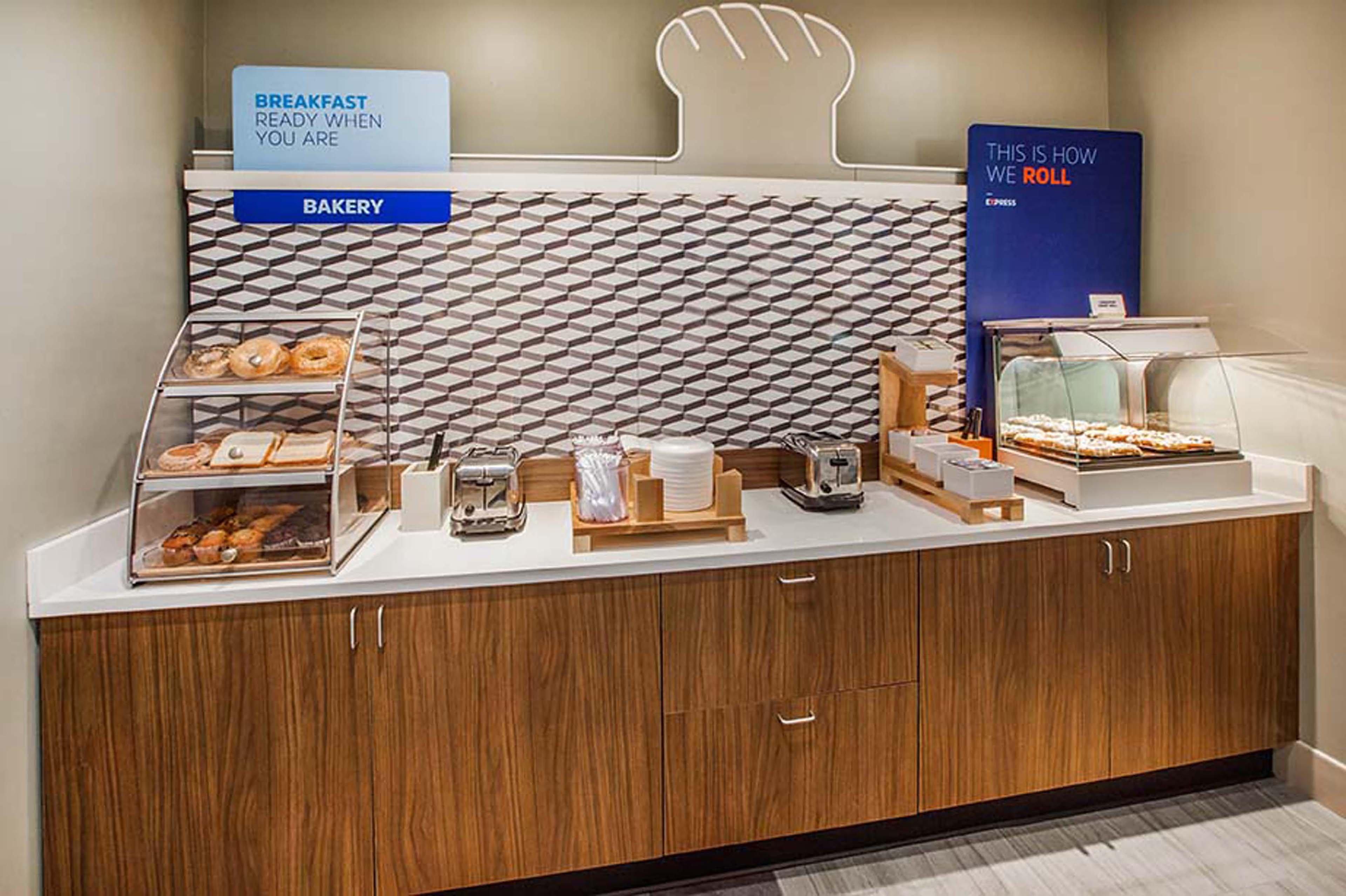 Holiday Inn Express Hotel & Suites Fredericksburg By Ihg Εξωτερικό φωτογραφία