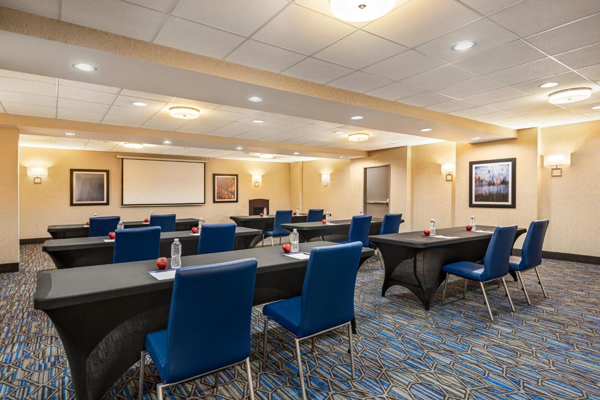 Holiday Inn Express Hotel & Suites Fredericksburg By Ihg Εξωτερικό φωτογραφία