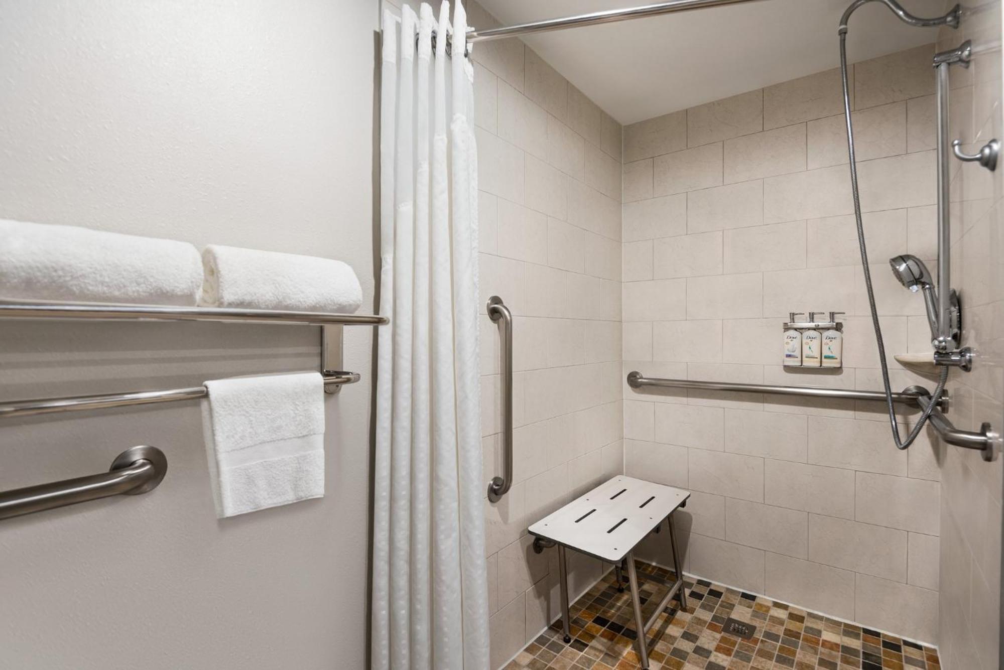 Holiday Inn Express Hotel & Suites Fredericksburg By Ihg Εξωτερικό φωτογραφία