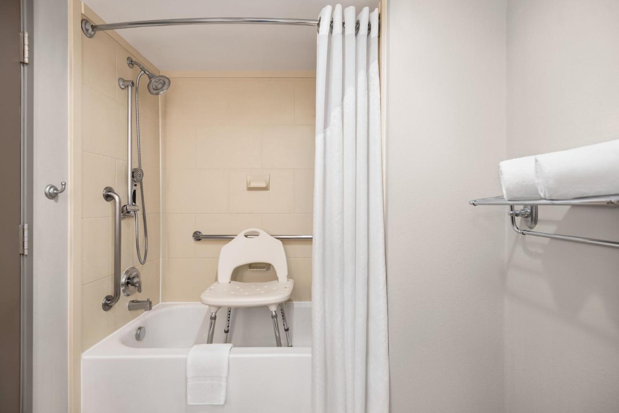 Holiday Inn Express Hotel & Suites Fredericksburg By Ihg Εξωτερικό φωτογραφία