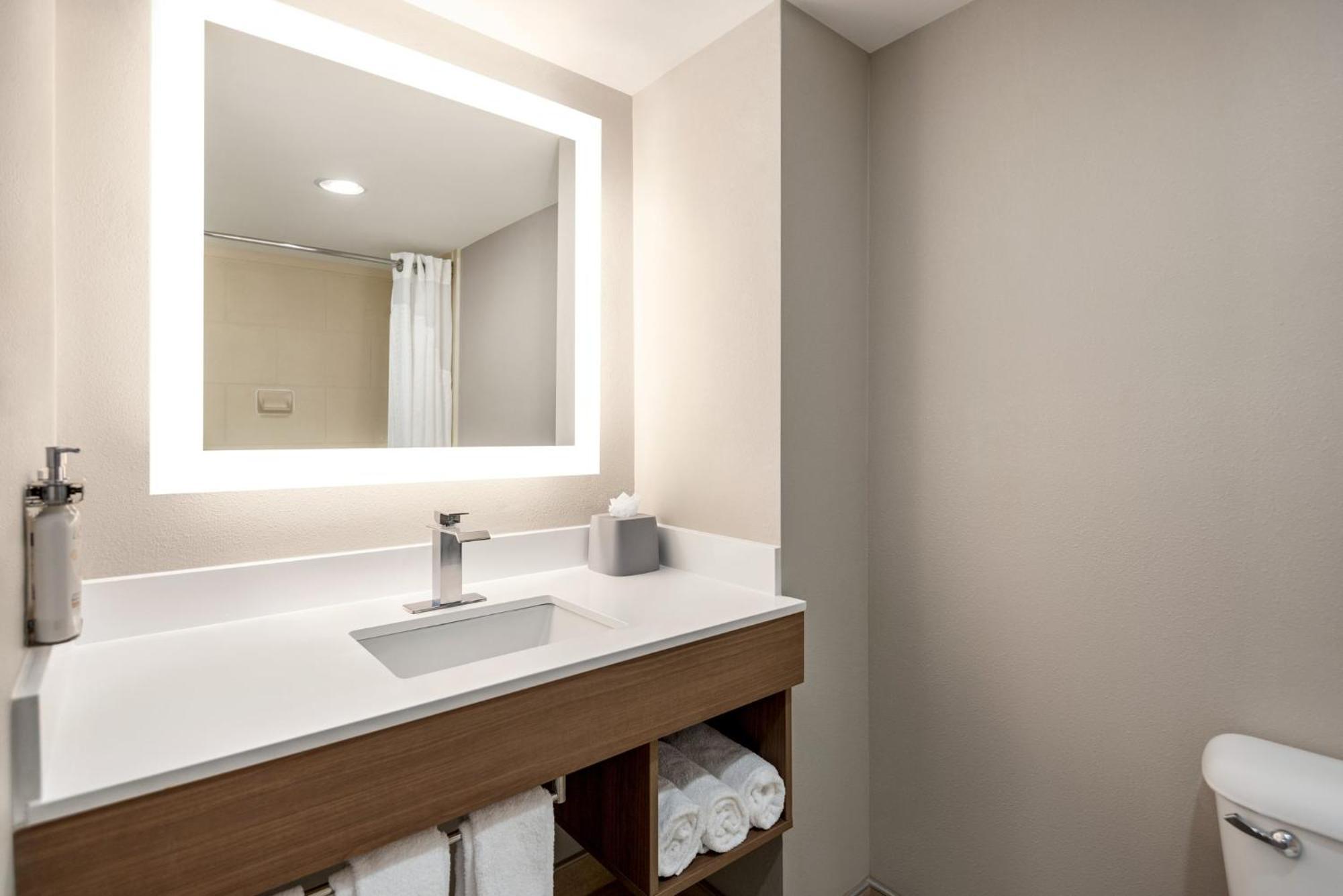 Holiday Inn Express Hotel & Suites Fredericksburg By Ihg Εξωτερικό φωτογραφία