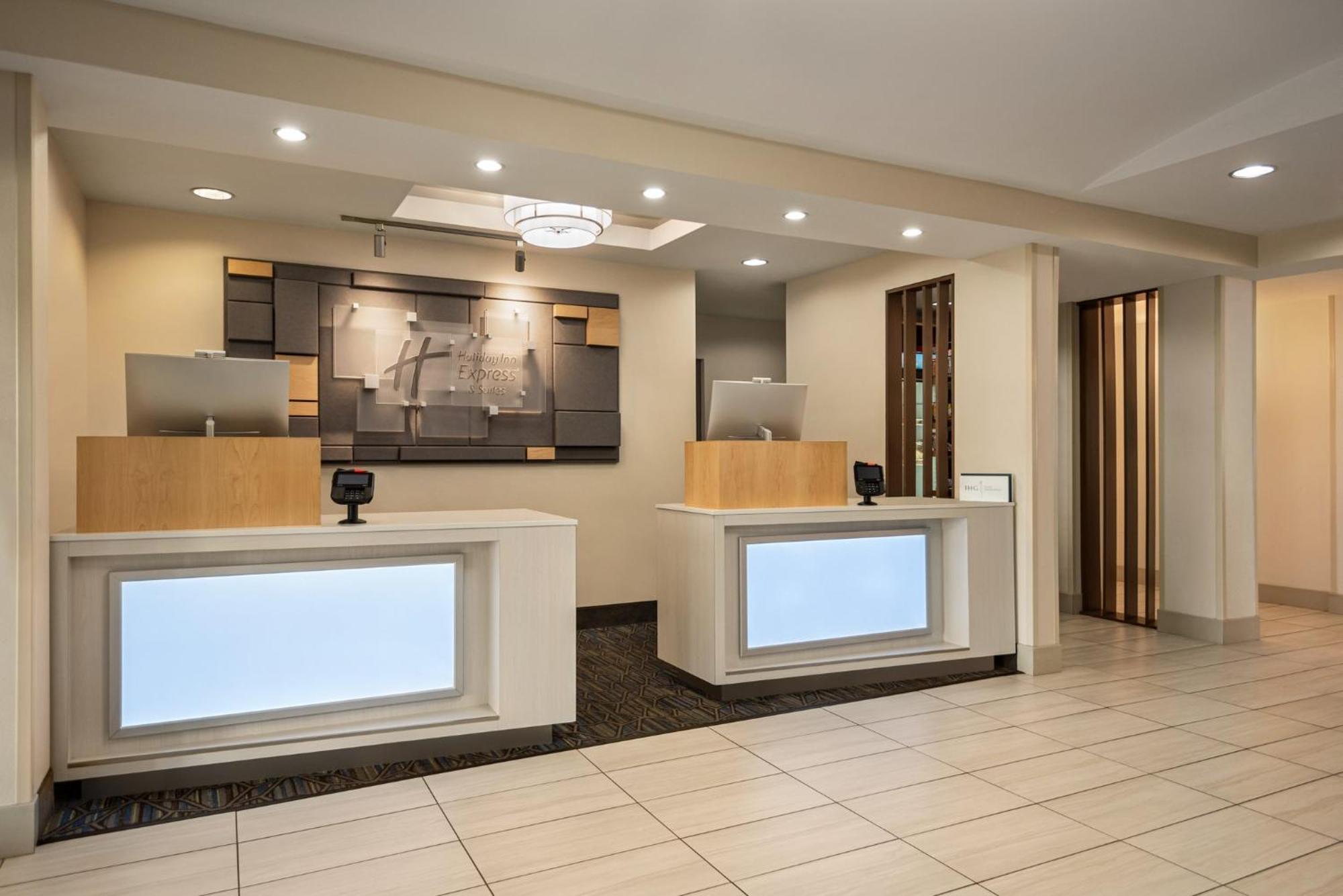 Holiday Inn Express Hotel & Suites Fredericksburg By Ihg Εξωτερικό φωτογραφία