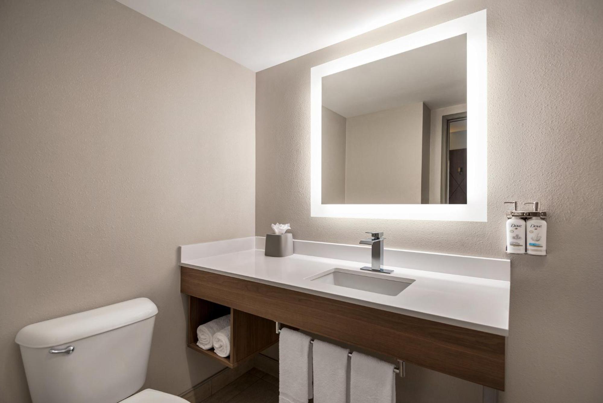 Holiday Inn Express Hotel & Suites Fredericksburg By Ihg Εξωτερικό φωτογραφία