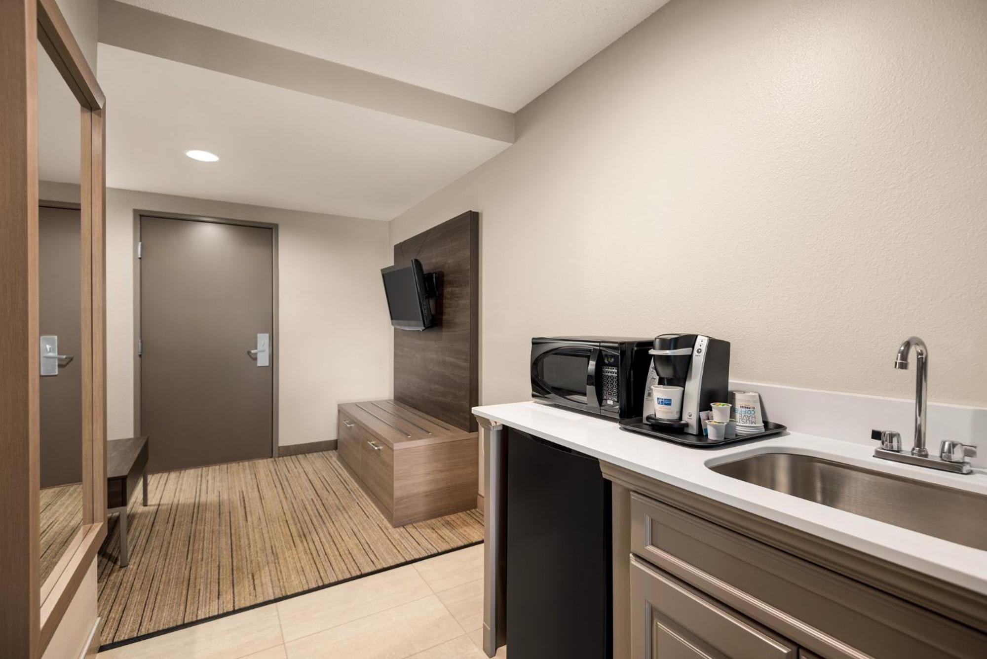 Holiday Inn Express Hotel & Suites Fredericksburg By Ihg Εξωτερικό φωτογραφία