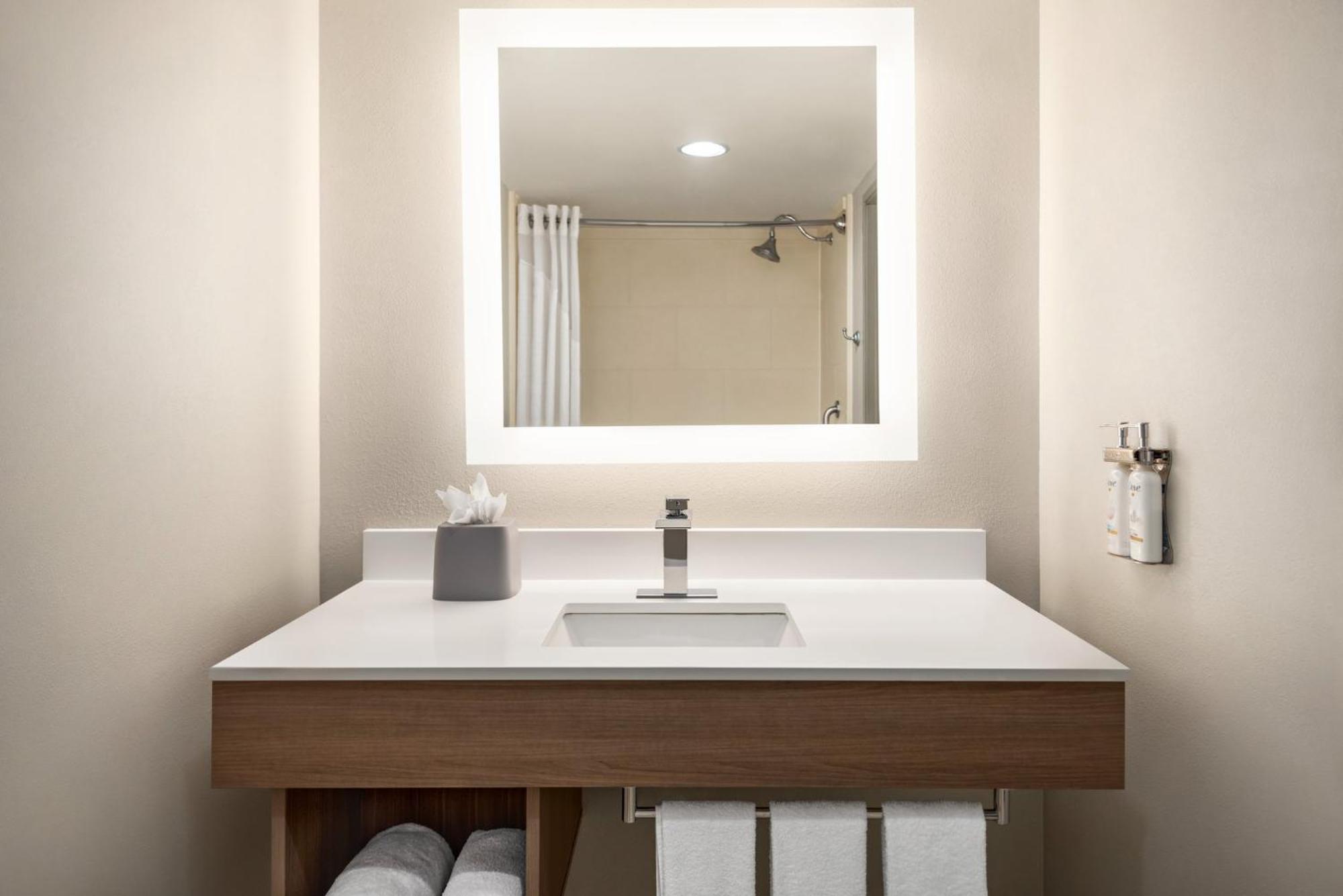 Holiday Inn Express Hotel & Suites Fredericksburg By Ihg Εξωτερικό φωτογραφία