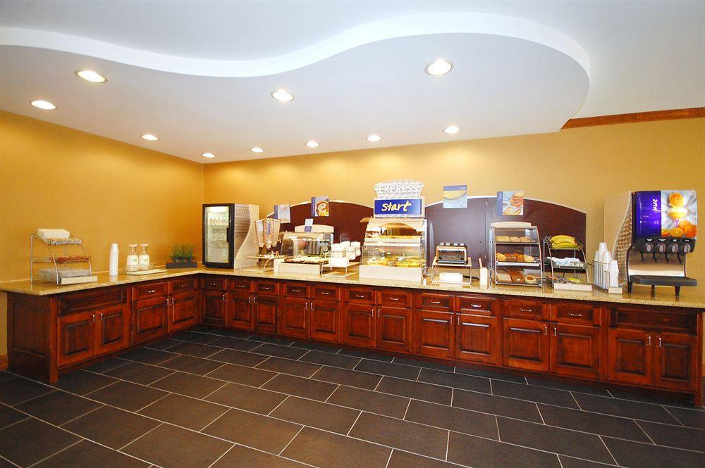 Holiday Inn Express Hotel & Suites Fredericksburg By Ihg Εξωτερικό φωτογραφία