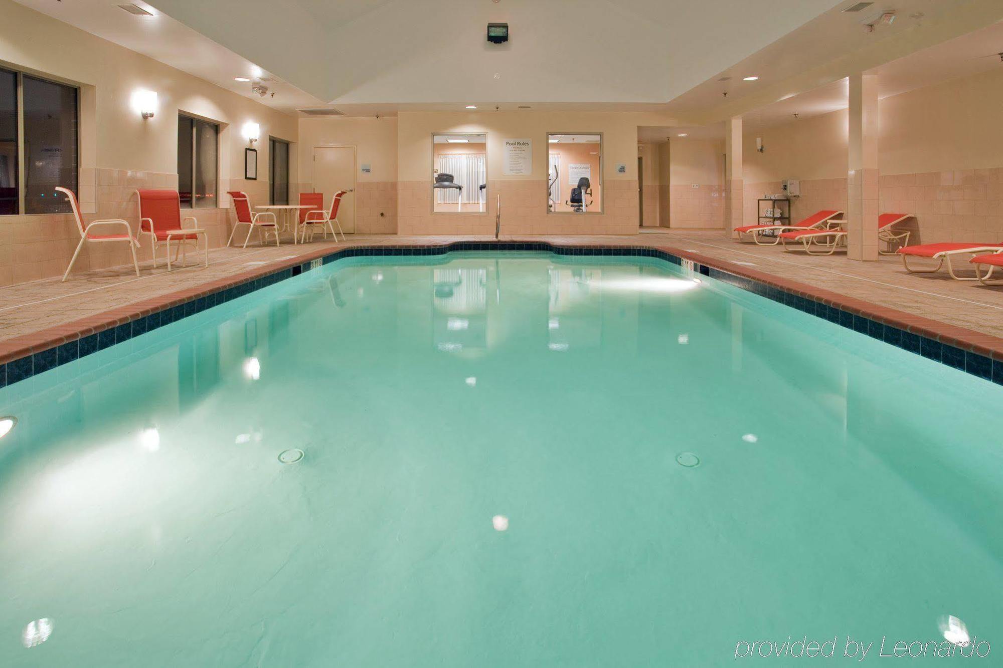 Holiday Inn Express Hotel & Suites Fredericksburg By Ihg Εξωτερικό φωτογραφία