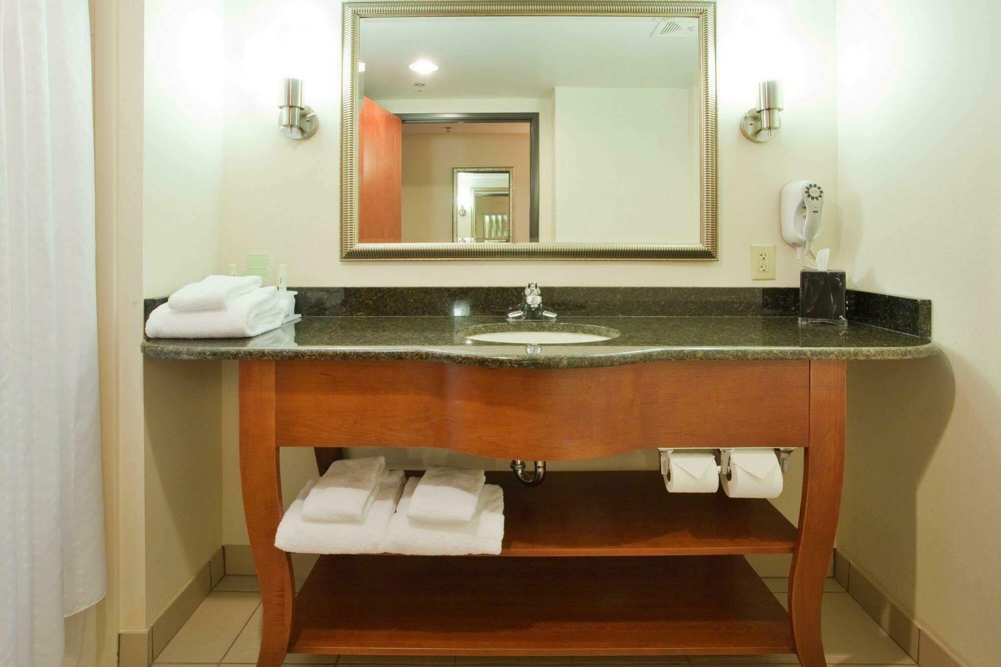 Holiday Inn Express Hotel & Suites Fredericksburg By Ihg Δωμάτιο φωτογραφία