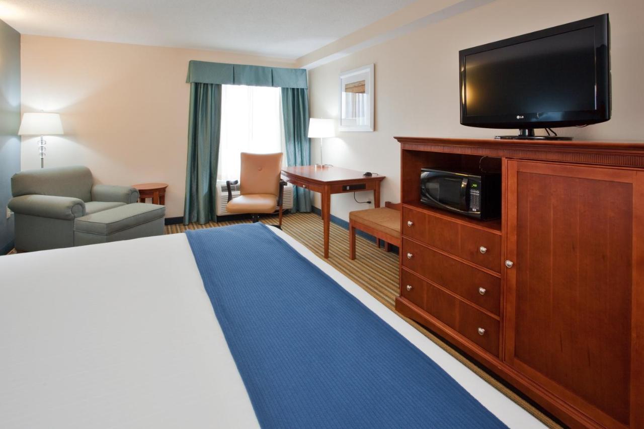 Holiday Inn Express Hotel & Suites Fredericksburg By Ihg Εξωτερικό φωτογραφία